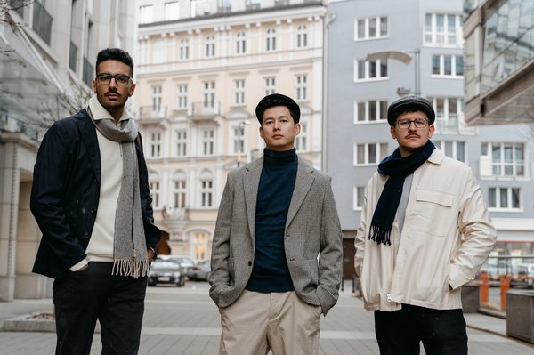 What Is the Best Way to Layer Lightweight Scarves for a Chic Spring Look in Cambridge?